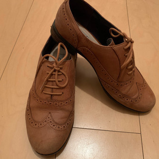 Clarks 英国の茶色の革の靴。 サイズ：UK4.5