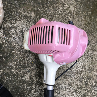 草刈り機珍しいピンクエンジン絶好調 草刈り機珍しいピンクエンジン絶好調