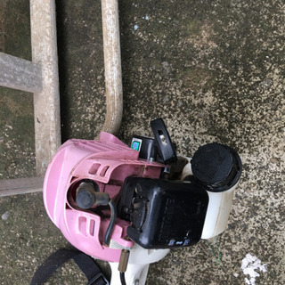 草刈り機珍しいピンクエンジン絶好調 草刈り機珍しいピンクエンジン絶好調