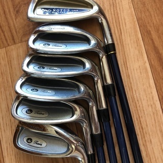 WilsonのゴルフクラブとMIZUNOのゴルフバック