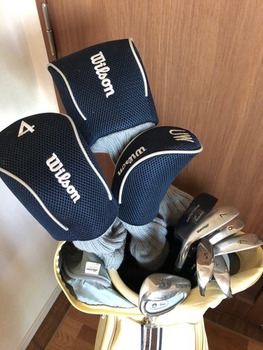 WilsonのゴルフクラブとMIZUNOのゴルフバック