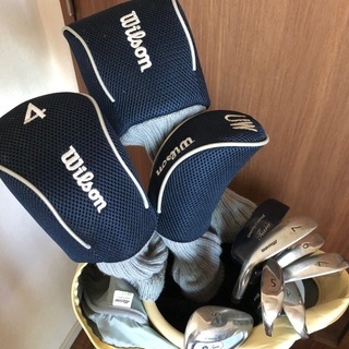 WilsonのゴルフクラブとMIZUNOのゴルフバック
