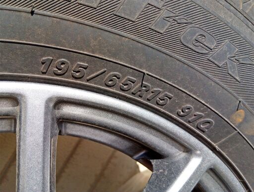 スタッドレスタイヤ　195/65R15 　4本セット　引き取り可能な方