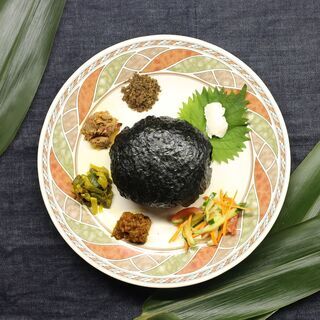 世界初？！バングラデシュ家庭料理と爆弾おにぎりのフュージョン「Bhomb」の画像