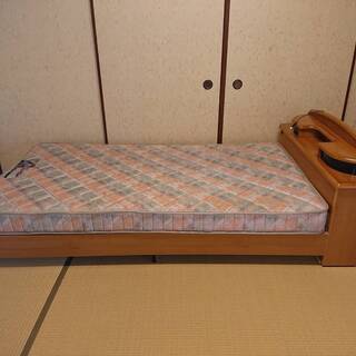 【ネット決済】木製フレーム付きの110巾シングルベッド