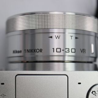 店340) 【美品】 Nikon 1 J5 ミラーレスカメラ レンズセット 1NIKKOR 10-30mm 1:3.5-5.6 VR 箱付き ニコン デジカメ ミラレス一眼