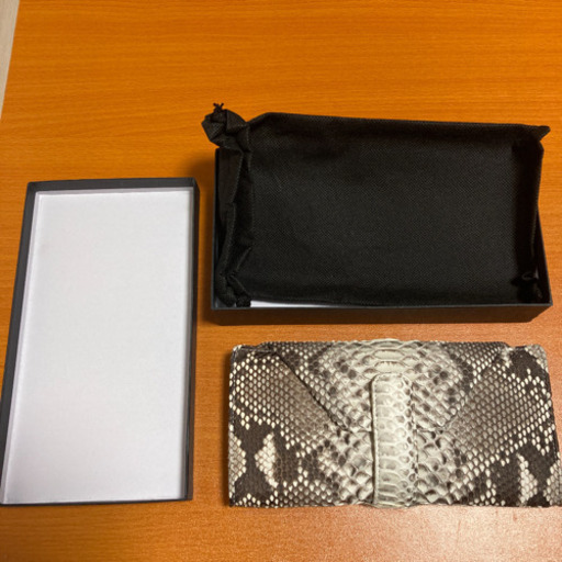 レディース　長財布　ヘビ革　パイソン　新品未使用
