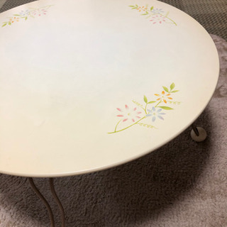 円形、トールペイント風花柄テーブル