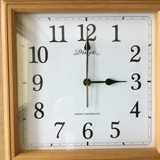 木製掛け時計。