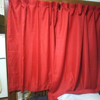 真っ赤なカーテン                        ...