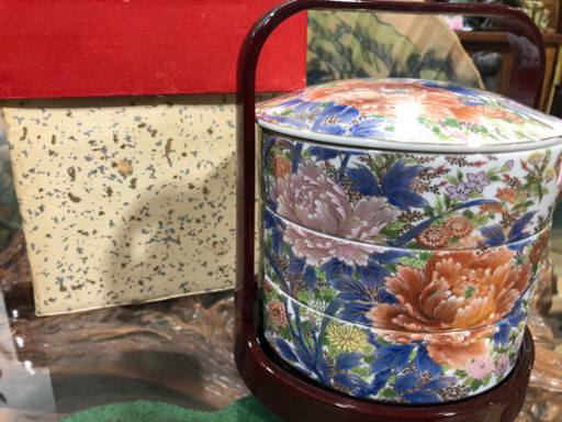オススメ‼︎   陶器　三段重　大輪牡丹　手提げ付　幸山窯　現品限り　お買得‼︎
