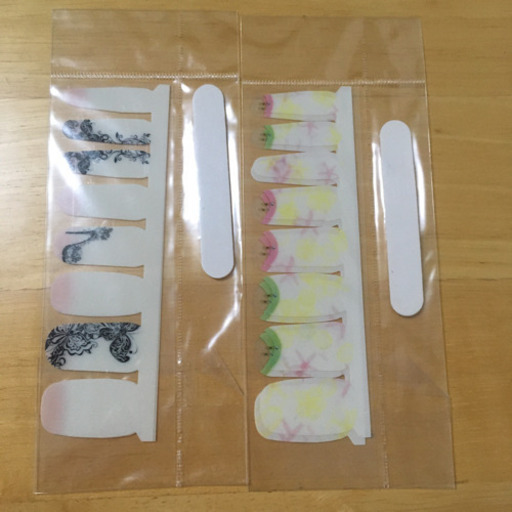 ネイルシール2種類淡い花柄 ゴシック蝶々 ゆき 泉中央のネイルの中古あげます 譲ります ジモティーで不用品の処分