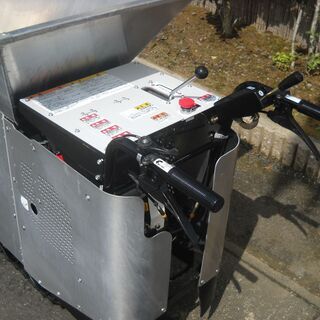 落合刃物工業・TR-3・自走式幅狭堆肥・肥料散布機・プロ農家・ハウス・果樹園・お茶農家・農業機械