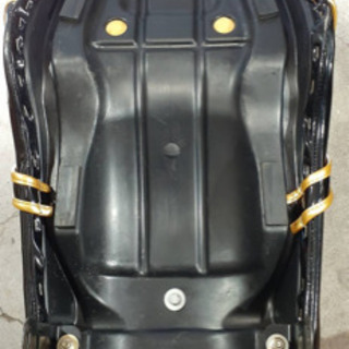 GN125タックロール三段シート