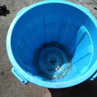 バケツ　９０リットル　　pail　農業　ため池　ゴミ