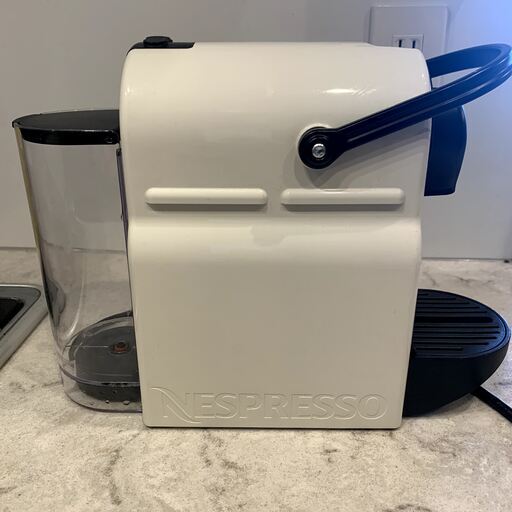 Nespresso 　ネスプレッソマシーン　C40ホワイト