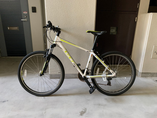 美品自転車　２６インチ、21段ギア、スタンド、空気入れ付き。