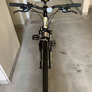 美品自転車　２６インチ、21段ギア、スタンド、空気入れ付き。