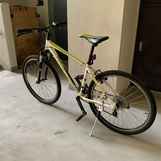 美品自転車　２６インチ、21段ギア、スタンド、空気入れ付き。