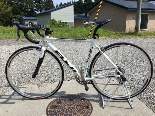 ロードバイク フジ FUJI ROUBAIX 2.0
