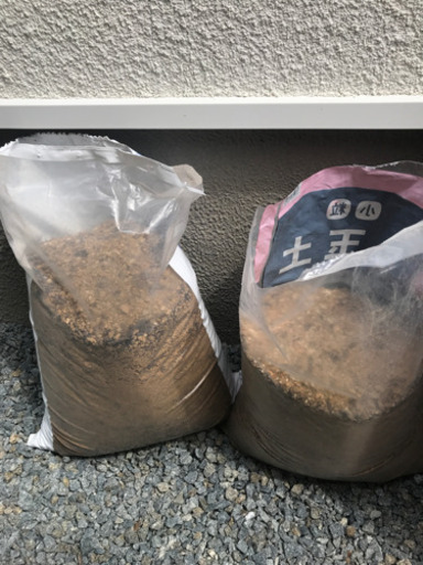 決まりました 真砂土に赤玉土と腐葉土を混ぜた土2袋 Mia 播磨町の生活雑貨の中古あげます 譲ります ジモティーで不用品の処分