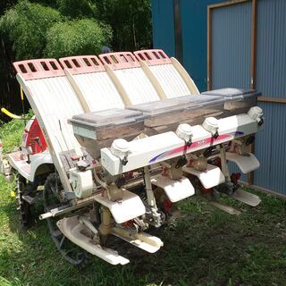 田植え機とコンバイン