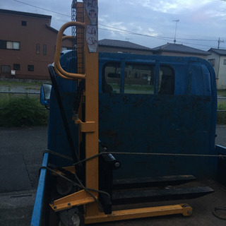  昇降 運搬　ワイド タイプB 500kgハンドフォークリフトパワーリフター 0.5t 倉庫 工場の荷物移動に 荷揚げ 積み込み