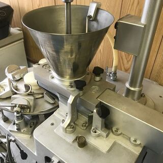 札幌市◇ ギョウザ加工製造機 トーセ― □ 卓上 餃子 自動成型機