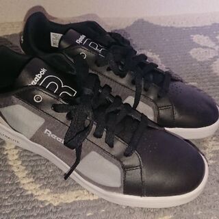 Reebok  スニーカー