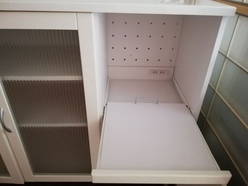【無料・引き取り限定】食器棚 ホワイト 東京インテリア【青葉区水の森1丁目】 (けんたろう) 北仙台の収納家具《食器棚、キッチン収納》の中古