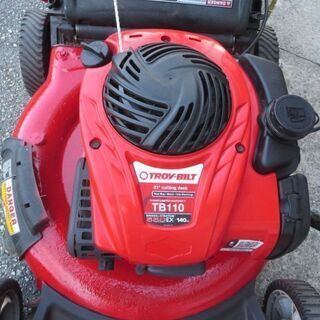 ②アメリカ製バケット付き芝刈り機5.5馬力エンジン始動オートチョーク式