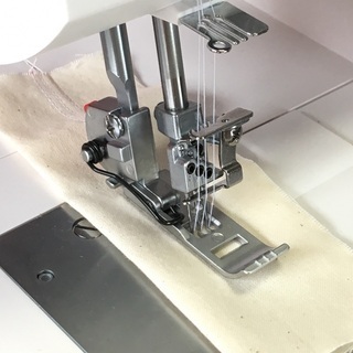【未使用品】TOYO カバーステッチミシン L1-3C