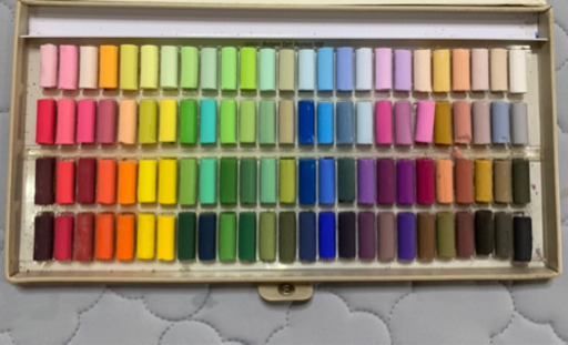 HOLBEIN Soft PASTELS 100 色