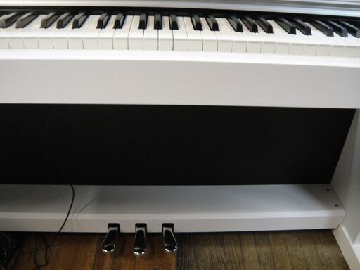 Roland HP605 電子ピアノ ホワイト Roland HP605-GPMW 18年製 中古 電子ピアノ 木製鍵盤 椅子付き