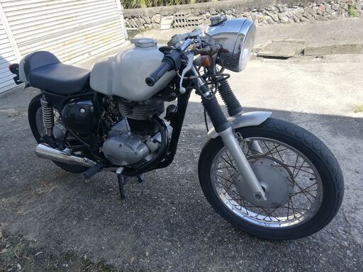 カワサキのエストレヤ250cc。格好良いカフェカスタム。単気筒