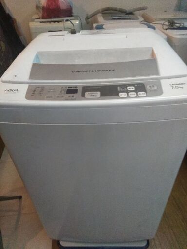 アクア洗濯機7キロ2013年製　別館倉庫場所浦添市安波茶においてあります