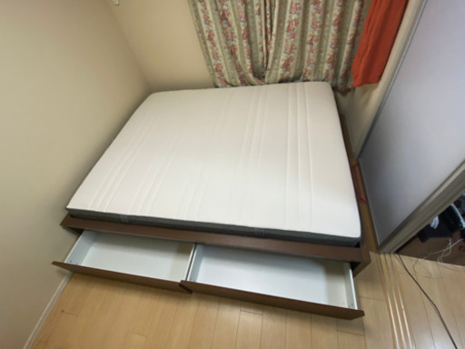 クイーンサイズ　ベッド　イケア　IKEA  寝具　マットレス