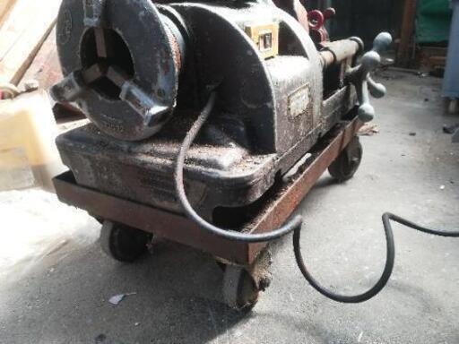 自動ねじ切り機
