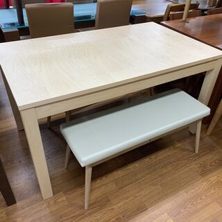 ベンチダイニング3点セット (テーブルのみIKEA)売場展開中!!! ベンチダイニング3点セット (テーブルのみIKEA)売場展開中!!!