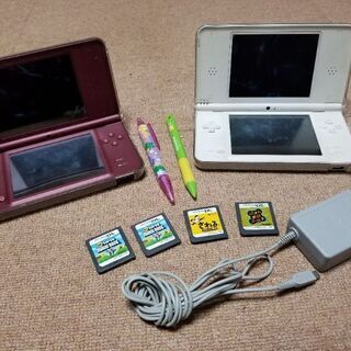 任天堂 DS (ﾀｯﾁﾍﾟﾝ2本・ｿﾌﾄ4枚・充電器1つ)