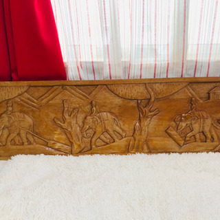 アジアン工芸品　一枚板木彫り　壁掛け　仕事をする象