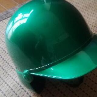 緑のヘルメット