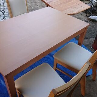 ダイニングテーブル、椅子4脚、おまけで折り畳みテーブル