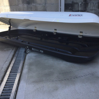 INNOエアロベースバー(プリウスα用)、ルーフボックスBR56WH