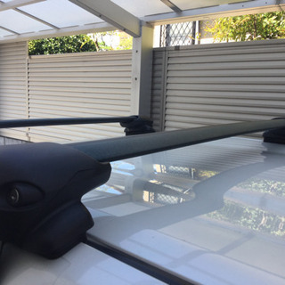 INNOエアロベースバー(プリウスα用)、ルーフボックスBR56WH