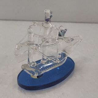 帆船のガラス製置物