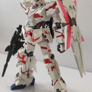 バンダイ　HG 1/144 ユニコーンガンダム　部分塗装