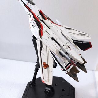 バンダイ　VF－25F　メサイアバルキリー アルト機　組立済み