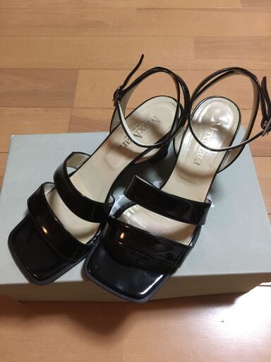 Max Mara ブラックエナメルパンプス