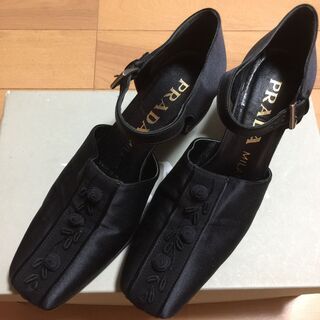 PRADA　シルクサテン調パンプス　飾り付き